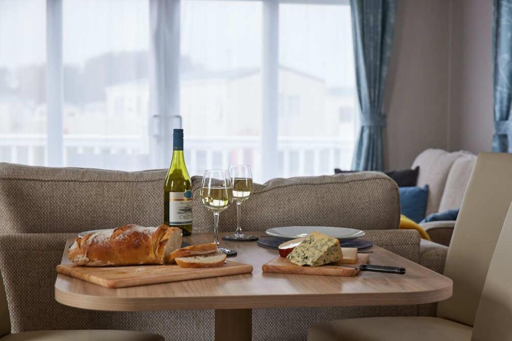 Nirvana Coastal Retreat Holiday Home Cayton Kültér fotó