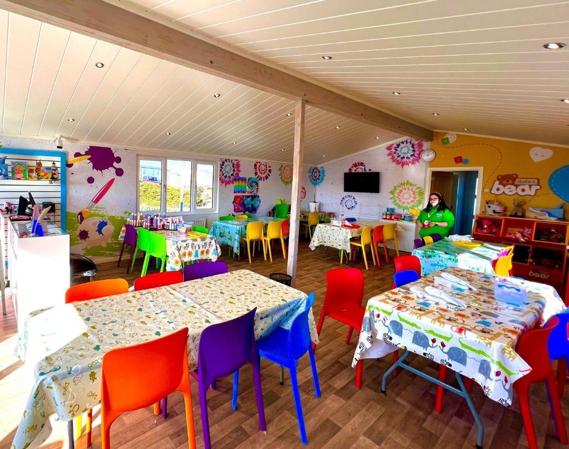 Nirvana Coastal Retreat Holiday Home Cayton Kültér fotó